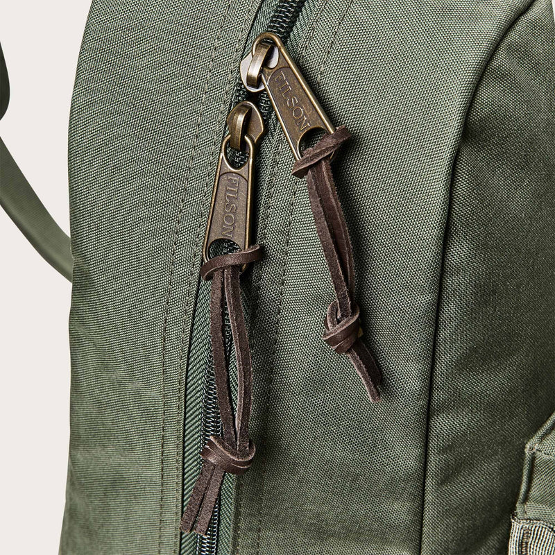 Surveyor 25l backpack par Filson | Service green (Green)