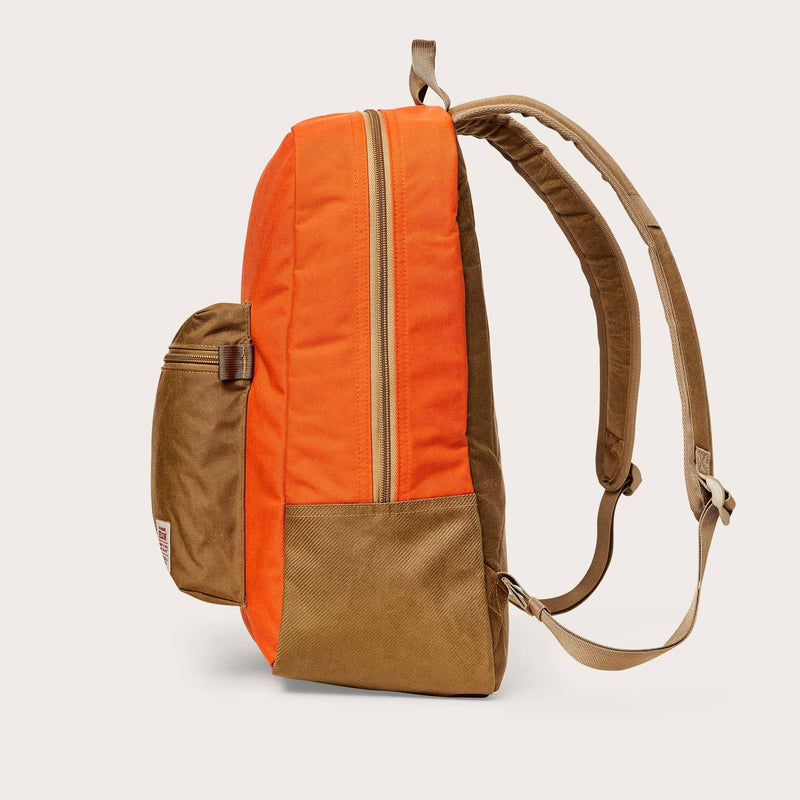 Surveyor 25l backpack par Filson | Dark tan flame (Orange)