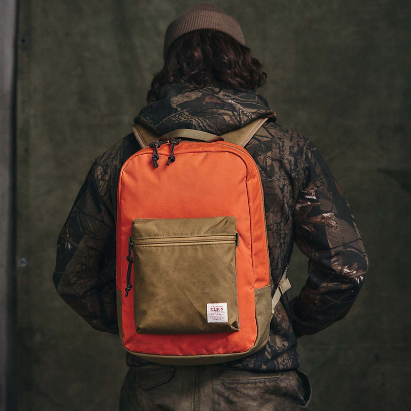 Surveyor 25l backpack par Filson | Dark tan flame (Orange)
