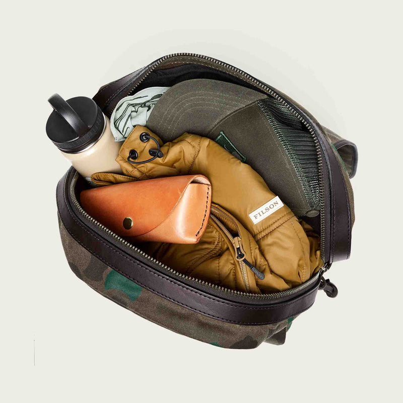 Large waxed rugged twill rucksack di Filson | Dark wax shrub camo (Grey)