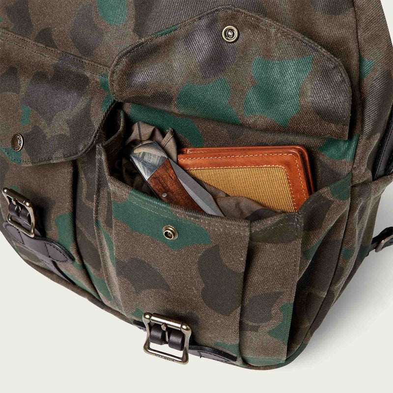 Large waxed rugged twill rucksack di Filson | Dark wax shrub camo (Grey)