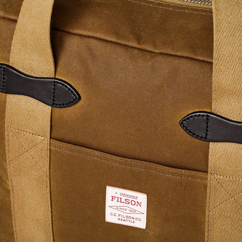 Tin cloth zipper tote bag di Filson | Dark tan (Brown)