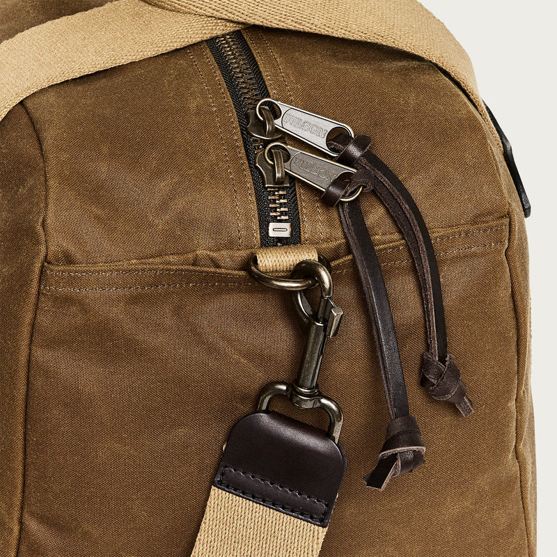 Tin cloth small duffle bag di Filson | Dark tan (Brown)
