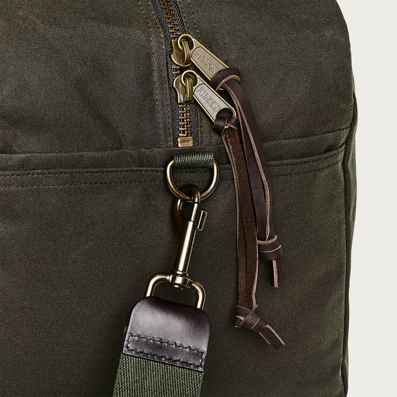 Tin cloth medium duffle bag par Filson | Otter green (Green)