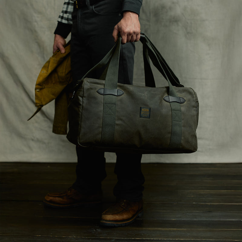 Tin cloth medium duffle bag par Filson | Otter green (Green)