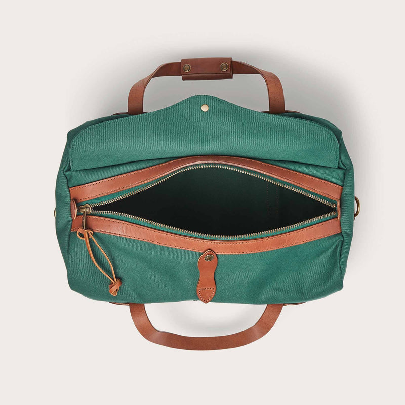 Small rugged twill duffle bag par Filson | Hemlock (Green)