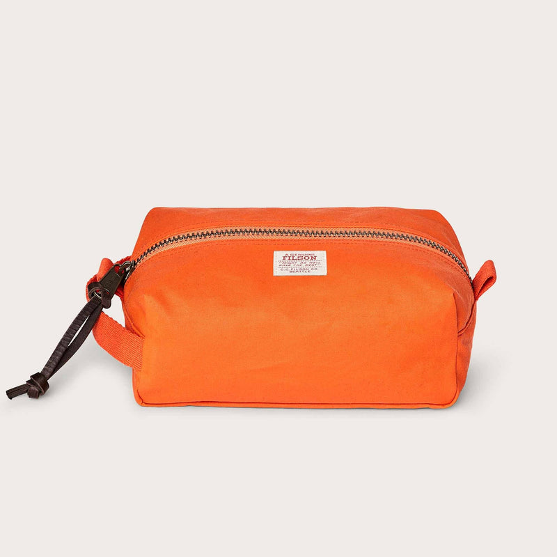 Tin cloth travel kit par Filson | Flame (Orange)