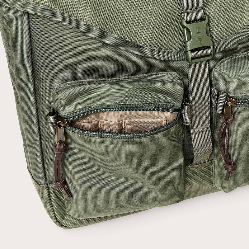 Surveyor messenger bag von Filson | Service green (Green)