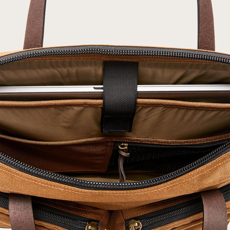 Dryden briefcase di Filson | Whiskey (Beige)