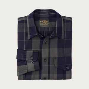 Vintage wash alaskan guide shirt by Filson | Indigo / faded black (Black)