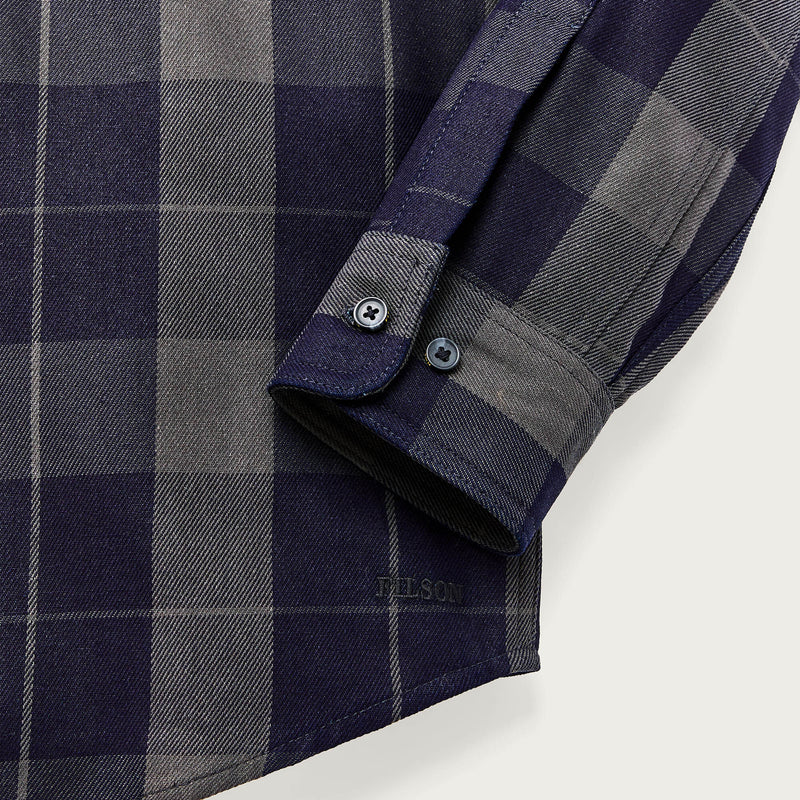 Vintage wash alaskan guide shirt by Filson | Indigo / faded black (Black)