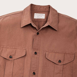 Short sleeve lightweight alaskan guide shirt von Filson | Mahogany brown (Brown)