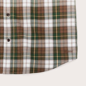 Short sleeve lightweight alaskan guide shirt von Filson | Green / white / brown plaid (Multicolor)