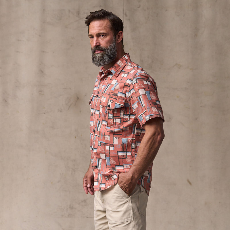 Short sleeve lightweight alaskan guide shirt von Filson | Russet / print (Pink)