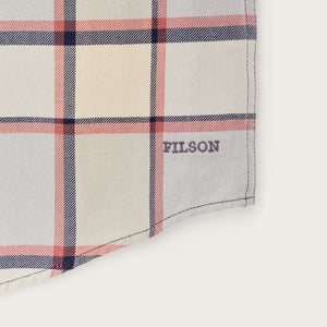 Short sleeve lightweight alaskan guide shirt von Filson | Light blue / tan plaid (Multicolor)