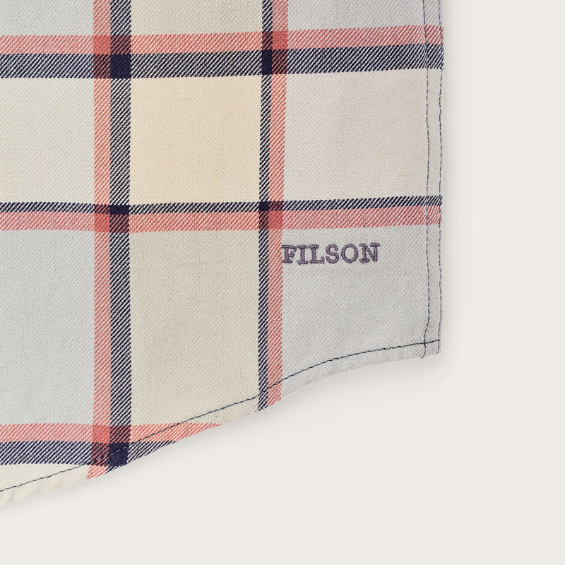 Short sleeve lightweight alaskan guide shirt von Filson | Light blue / tan plaid (Multicolor)
