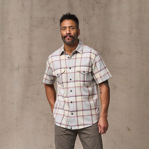 Short sleeve lightweight alaskan guide shirt von Filson | Light blue / tan plaid (Multicolor)