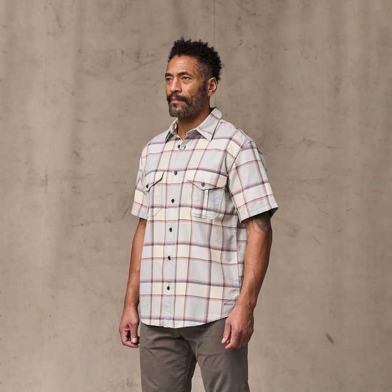 Short sleeve lightweight alaskan guide shirt von Filson | Light blue / tan plaid (Multicolor)
