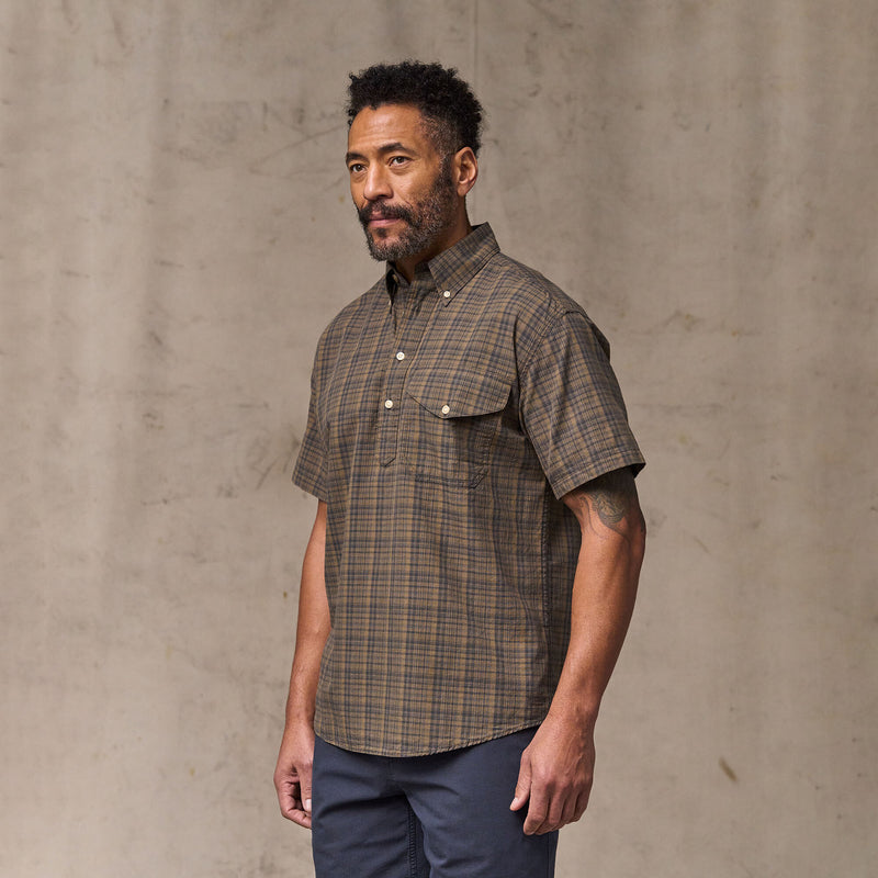 Short sleeve madras popover shirt von Filson | Brown / olive plaid (Brown)