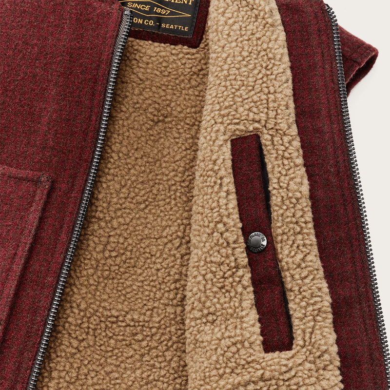 Lined mackinaw wool work vest di Filson | Dark red blac (Red)