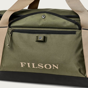 Scout 50l duffle di Filson | Olive / black / cove (Green)