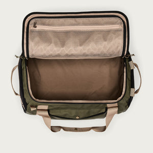 Scout 50l duffle di Filson | Olive / black / cove (Green)