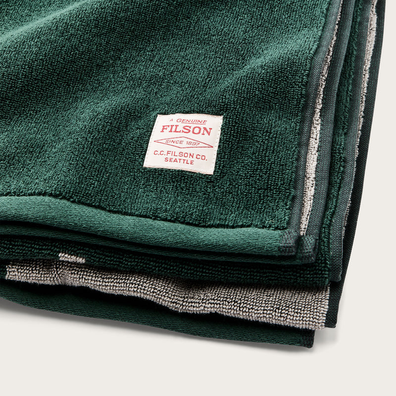Scenic filson towel von Filson | Spruce (Green)