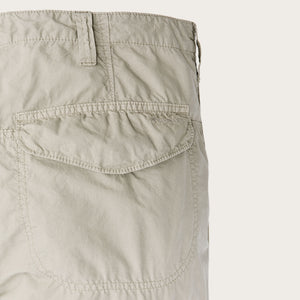 Tropical poplin cargo pants von Filson | Dried sage (White)