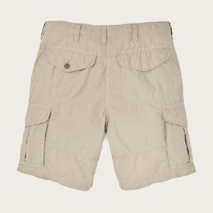 Tropical poplin cargo shorts von Filson | Dried sage (White)