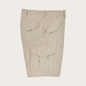 Tropical poplin cargo shorts von Filson | Dried sage (White)