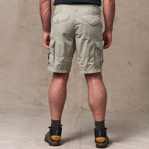 Tropical poplin cargo shorts von Filson | Dried sage (White)