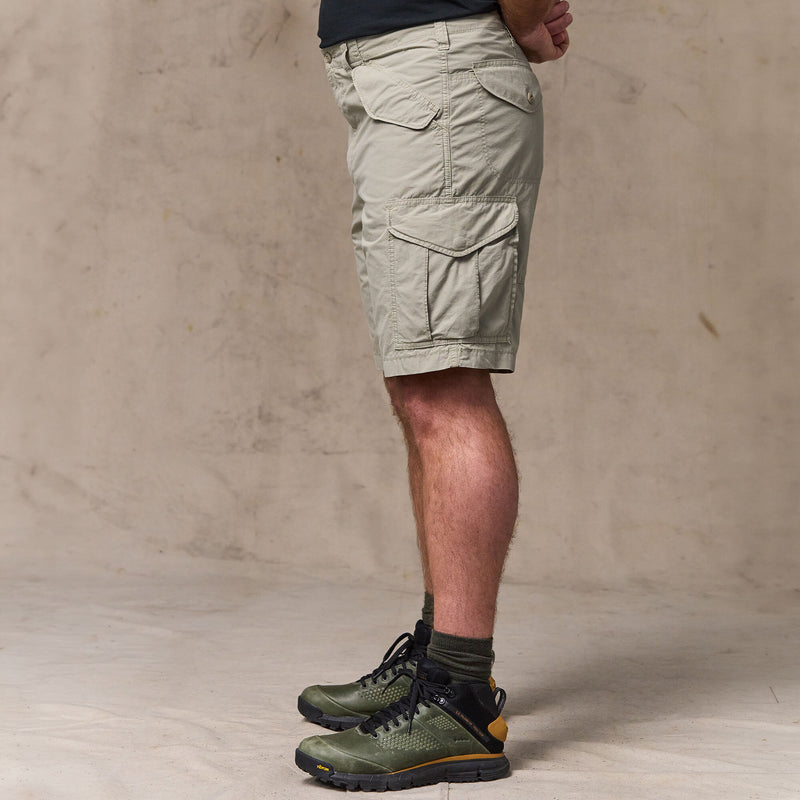 Tropical poplin cargo shorts von Filson | Dried sage (White)
