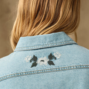 Women's embroidered denim shirt von Filson | Pale indigo (Blue)