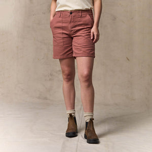 Women's reverse sateen supply shorts von Filson | Mahogany (Pink)