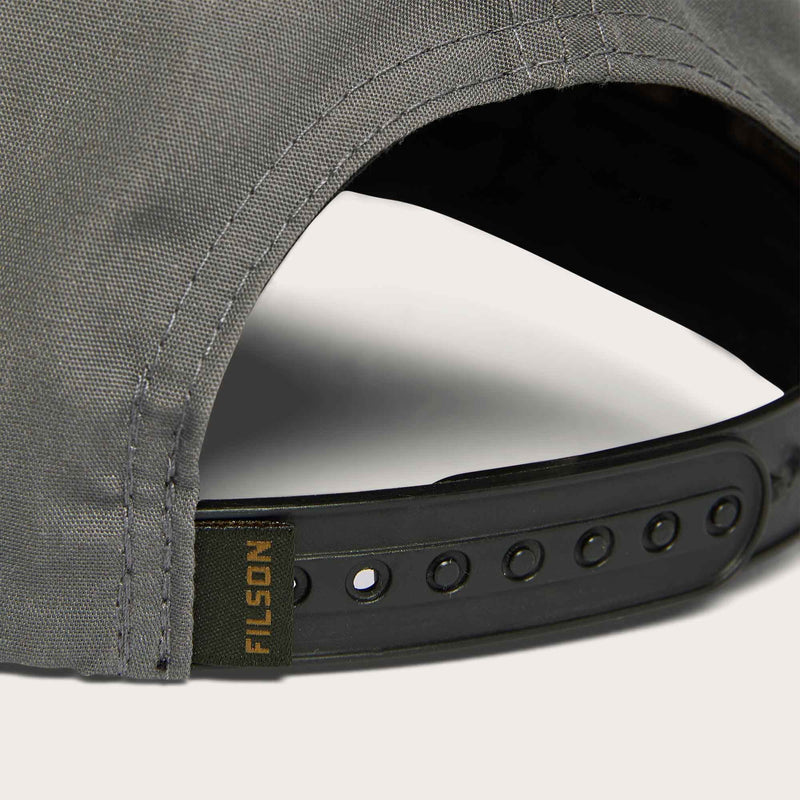 Rope trucker cap di Filson | Charcoal scenic patch (Gray)