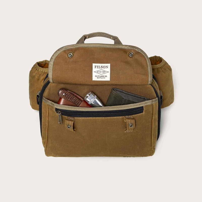 Tin cloth fishing pack di Filson | Dark tan (Beige)