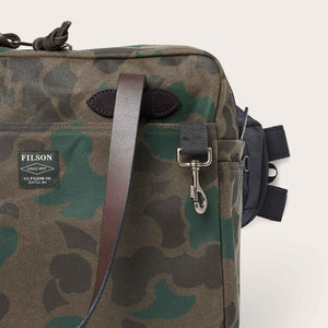 Waxed rugged twill tote bag with zipper von Filson | Dark wax shrub camo (Grey)