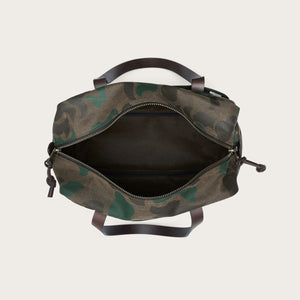 Waxed rugged twill tote bag with zipper von Filson | Dark wax shrub camo (Grey)