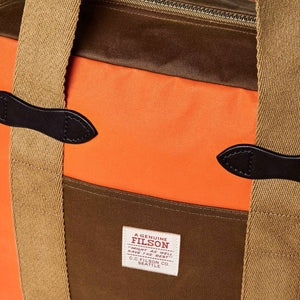 Tin cloth tote bag with zipper di Filson | Dark tan / flame (Orange)