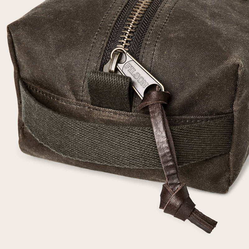 Tin cloth travel kit di Filson | Otter green (Green)