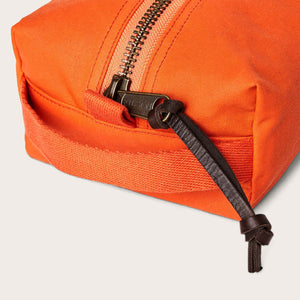 Tin cloth travel kit di Filson | Flame (Orange)