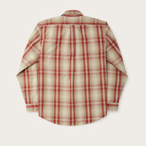 Filson's washed feather cloth shirt di Filson | River rock faded red (Red)