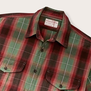 Filson's washed short sleeve feather cloth shirt di Filson | Green / red / black ombre (Multicolor)