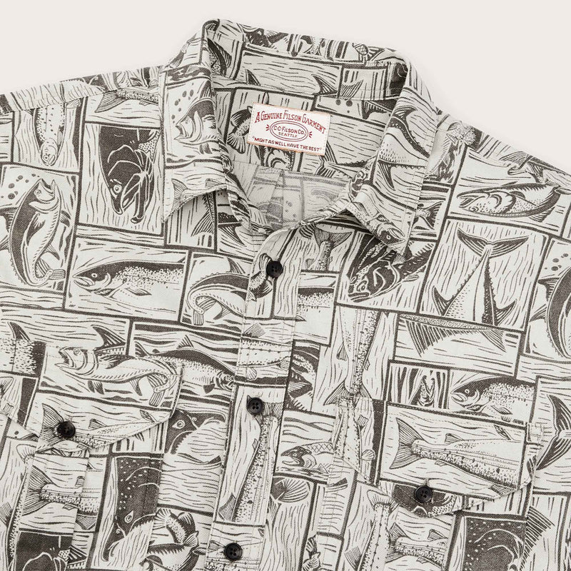Lt wt alaskan guide shirt von Filson | Stone brown cutwork fish print (Brown)
