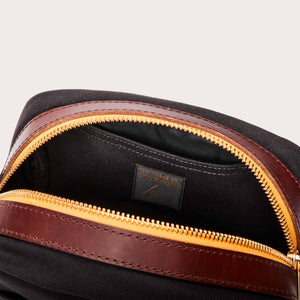 Traveller dopp kit von Filson | Cinder (Gray)