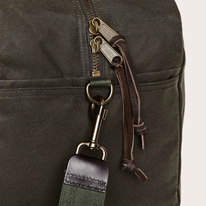 Medium tin cloth duffle bag von Filson | Otter green (Green)