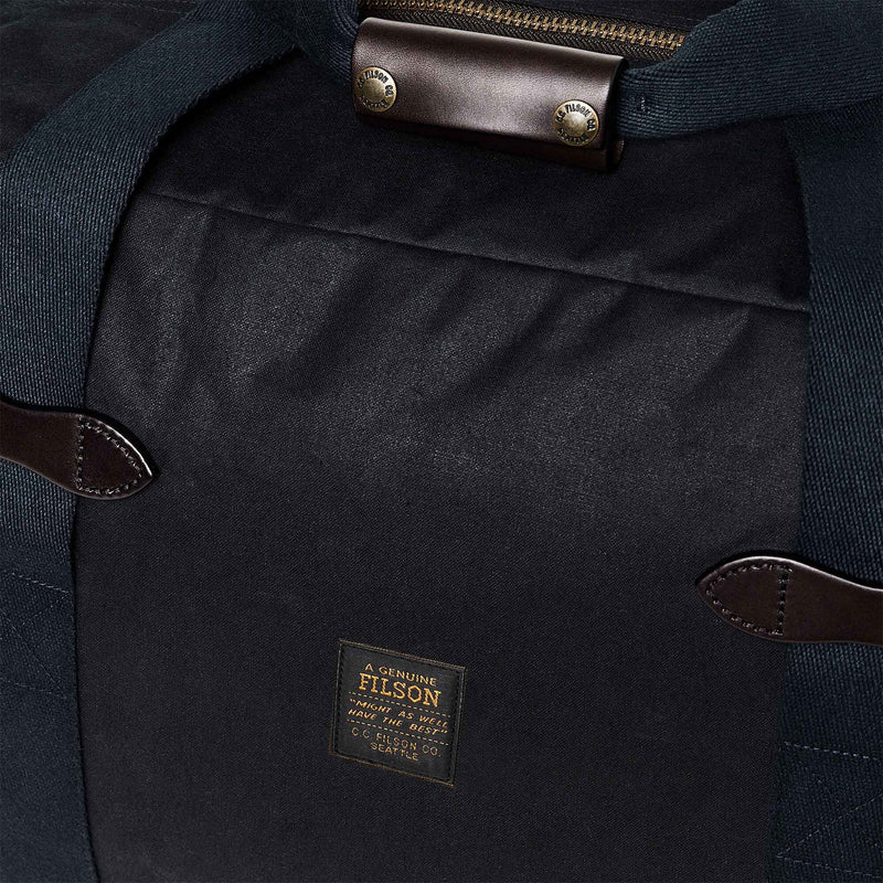 Medium tin cloth duffle bag von Filson | Navy (Blue)