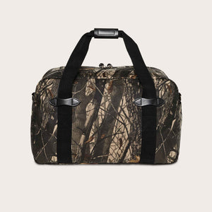 Medium tin cloth duffle bag von Filson | Realtree hardwoods c (Brown)