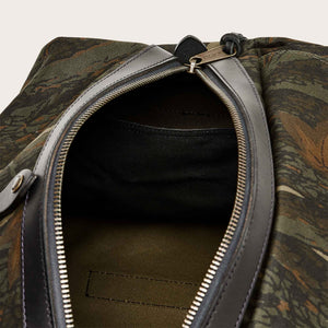 Medium rugged twill duffle bag von Filson | Maple bark camo (Beige)