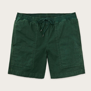 Granite mountain pull on shorts di Filson | Pine needle (Green)